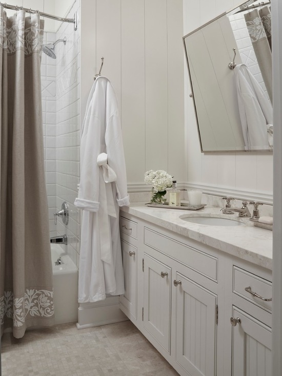 Bathroom Countertops: Marble vs. Granite Photo credit <a href="https://www.houzz.com/photos/3190977/Beach-Style-Bathroom-beach-style-bathroom-other" rel="nofollow">Houzz.com</a>.